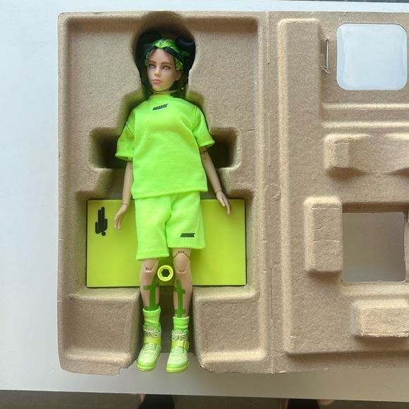 Billie Eilish Doll - Picture 1 of 3